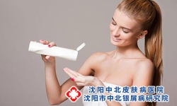 坚持保湿润肤也可以有利于银屑病恢复?这些知识点一定要记住!沈阳银屑病医院，沈阳牛皮癣医院，沈阳皮肤病医院