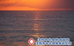 腋下毛囊炎的症状及治疗措施是什么?